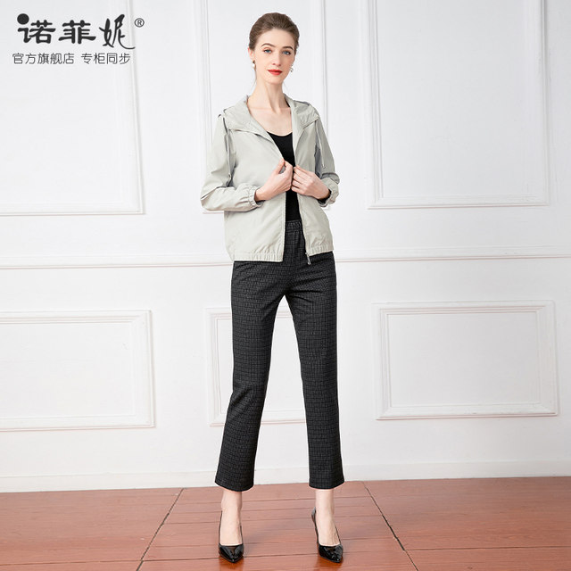Middle-aged women's clothing 2025 spring new thin fashion hooded windbreaker jacket simple solid color mother top jacket