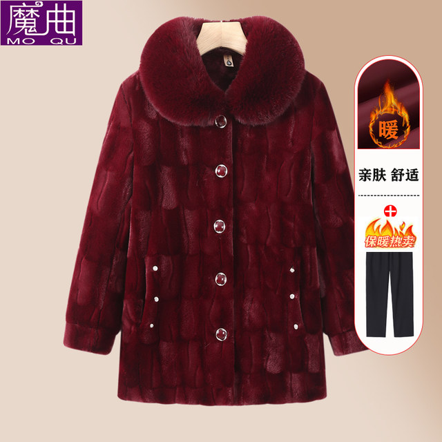 Grandma's winter clothing is noble and western-style. Mom's velvet coat. Middle-aged and elderly women's clothing. Mink velvet coat. Old lady's cotton-padded jacket.