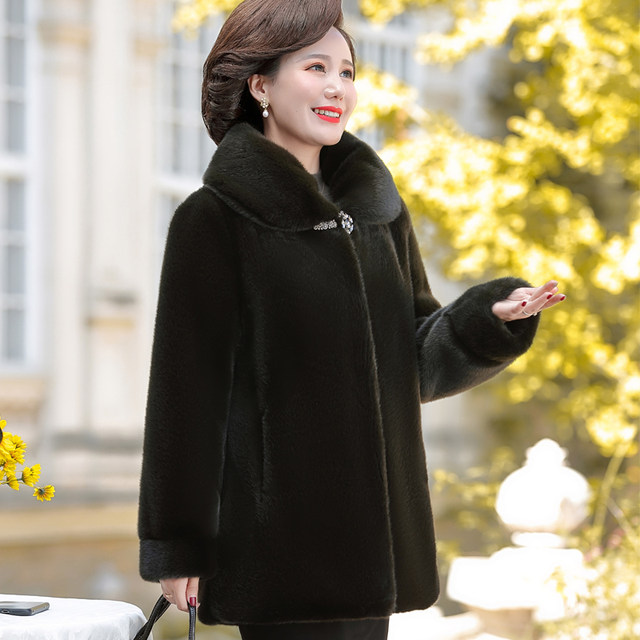 Mother's noble winter mink coat middle -aged and elderly grandmother's mink velvet fur jacket in the middle of the elderly
