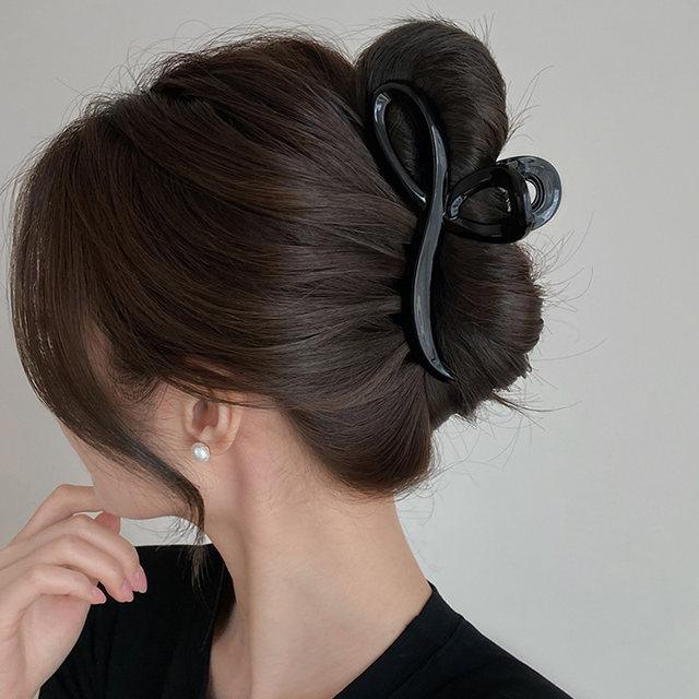 Simple and versatile water drop lines large hair clips for women with high-end temperament hair chuck hair clips for a lot of hair shark clips