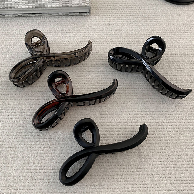Simple and versatile water drop lines large hair clips for women with high-end temperament hair chuck hair clips for a lot of hair shark clips