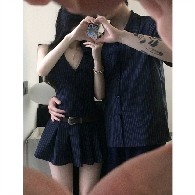 Niche design couple outfit summer 2025 Korean short-sleeved T-shirt women's dress French dress one dress one dress ins trendy
