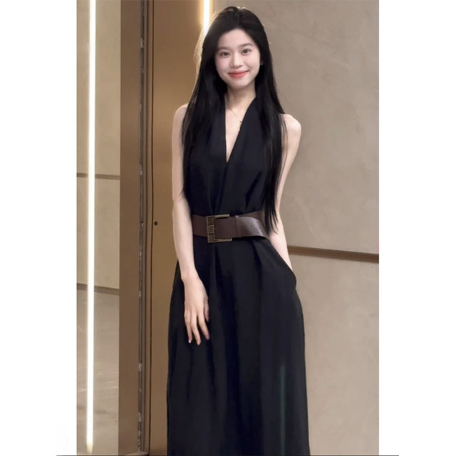Black high-end V-neck halter neck dress for women early autumn outfit 2025 new temperament waist-hugging A-line long skirt