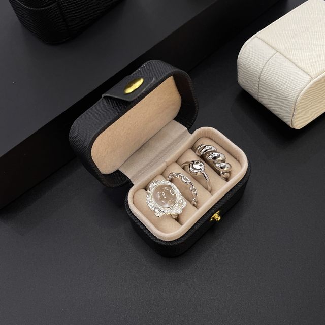 Simple mini ring box portable and exquisite light luxury storage box earring ring dustproof leather jewelry box