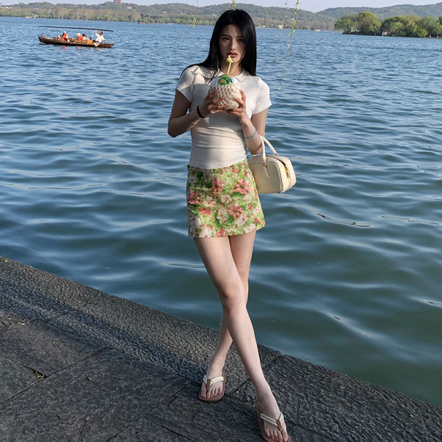 E7Q8 Seaside vacation style colorful plant printed hip skirt for women in summer low waist slim sweet and spicy skirt
