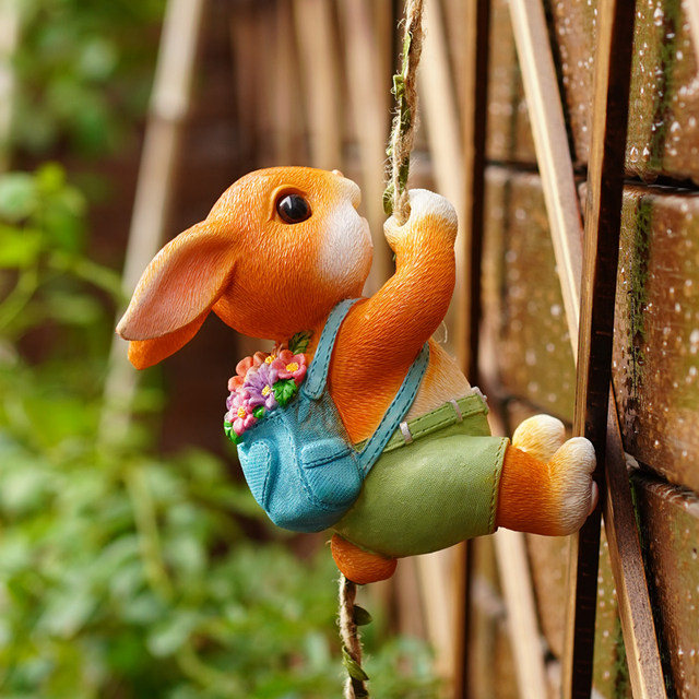 Climbing on the garden tree, little rabbit wall hanging kindergarten courtyard climbing outdoor pipe decoration flower pot pendant ornament
