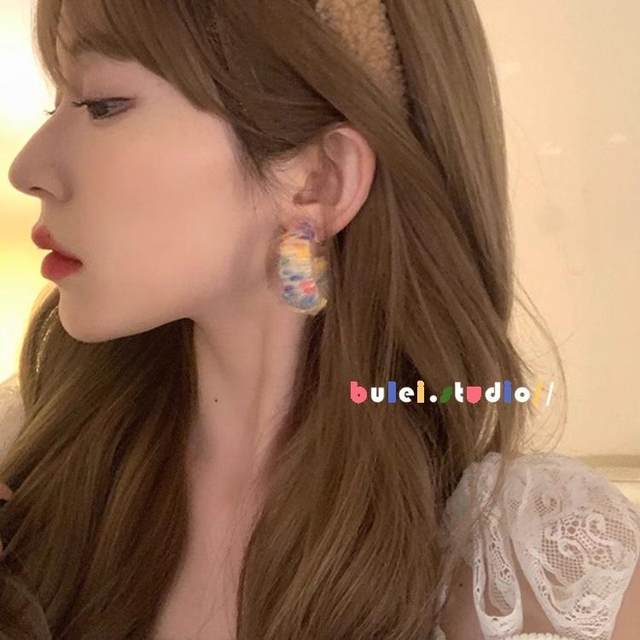 Rewel velvet autumn and winter plush ear ring colorful niche design Rainbow wool earrings earrings earrings Mosquito coil plate ear clip
