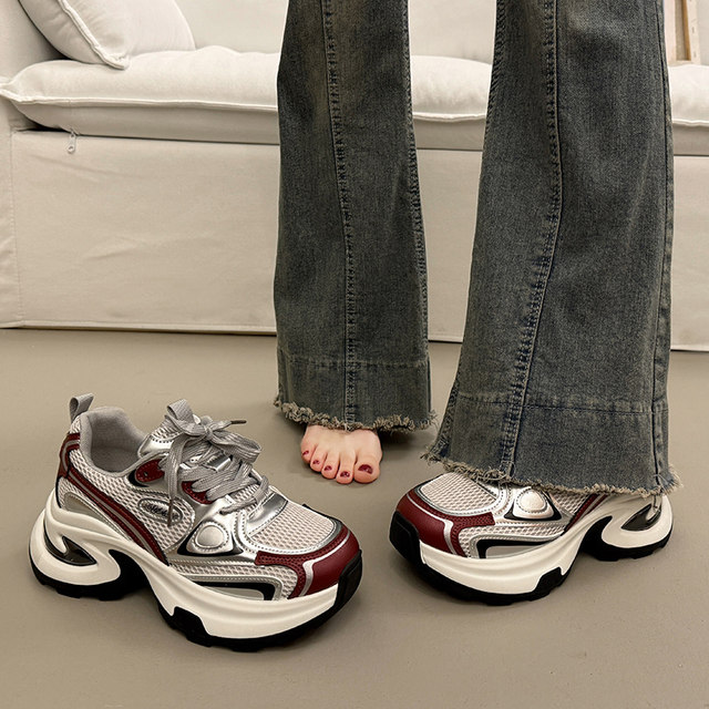 Popular Sponge Cake Thick Sole Daddy Shoes for Women Smaller Trends 2025 Super Hot New Autumn Silver Sports Casual Shoes