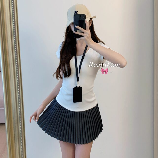 Soft//Spring and summer miu-style girl's high waist suit pleated short skirt makes her look slim and small commuter organ skirt
