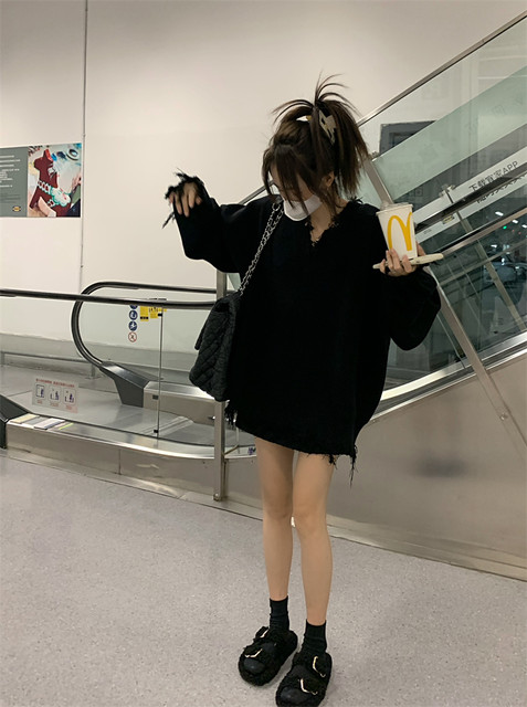 Soft and waxy Korean style lazy style sweater for women autumn and winter 2025 new loose and versatile slim V-neck knitted top