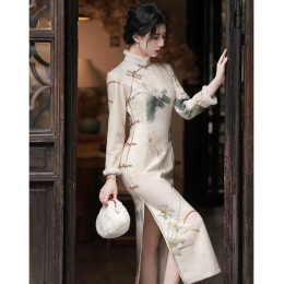 New Chinese cheongsam autumn and winter 2023 new national style improved dress long sleeved winter thick and flushed young