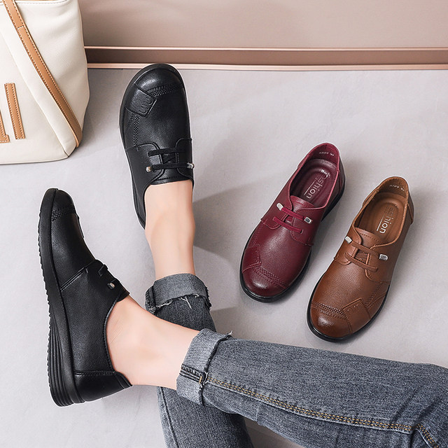 Loafers for women 2025 new one-on-one large size women's shoes with soft soles, comfortable and not tiring for middle-aged and elderly mothers' shoes