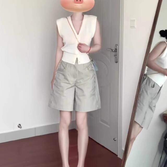 V-neck ice silk sweater, shoulder-length sleeveless T-shirt, summer design, niche slim and short hot girl top