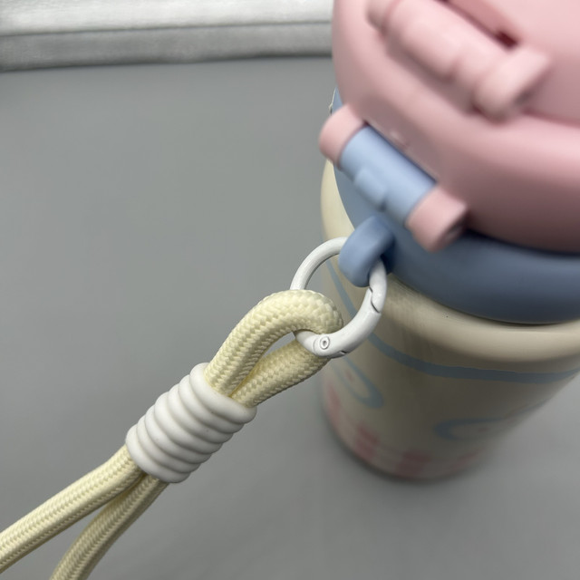 
Hand-held lanyard water cup Dundu bucket thermos key chain universal water cup lanyard mobile phone small lift rope short rope