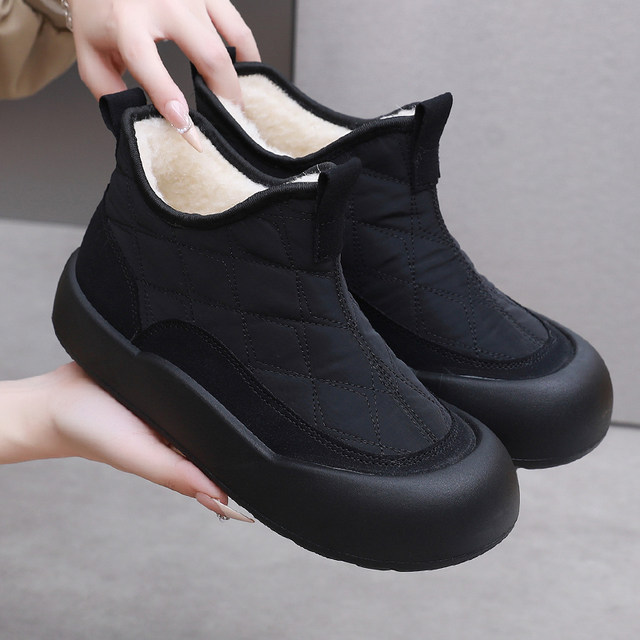 Winter velvet snow boots for women 2024 new sheep wool warm mother's shoes down cloth waterproof fashionable short boots