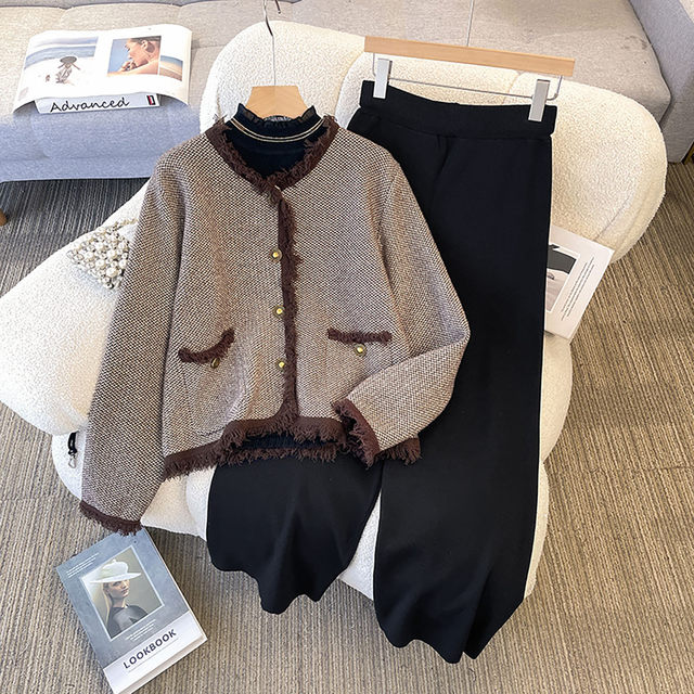 Middle-aged young mothers Xiaoxiangfeng knitted long-sleeved jacket women's suit middle-aged and elderly women autumn and winter new three-piece set