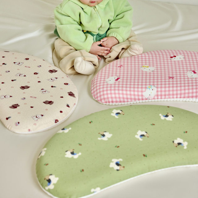 Class A maternal and infant grade dual-sense crescent silicone baby pillow student dormitory cartoon children's pillow student washable pillow