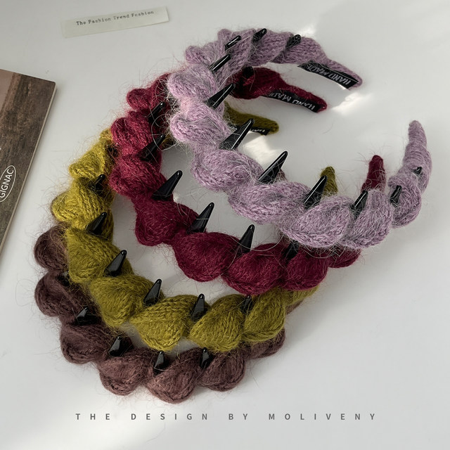 Fashionable braided wool headband headband for women, autumn and winter temperament high skull plush headband hair accessory non-slip toothed hairpin