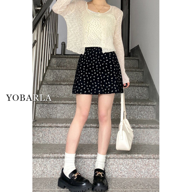 Black floral short skirt for women in summer new large size fat mm high waist slim pear-shaped body retro a-line skirt