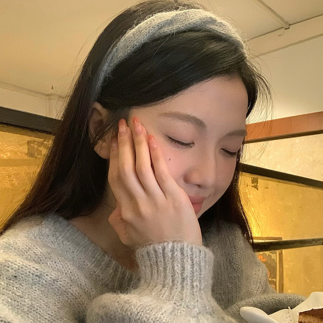 
Mohair wavy headband autumn and winter temperament knitted wool hair press headband increases the top of the skull hairpin high-end hair accessories