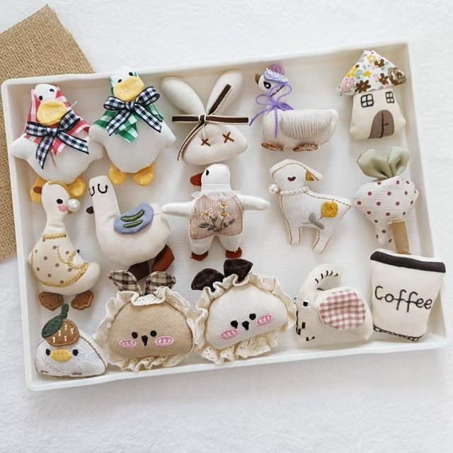 The collection of forest brooch super cute cartoon animal pins creative autumn and winter new children's brooch pin accessories