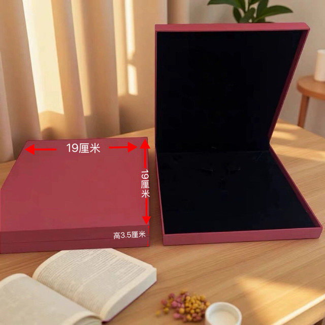 The same necklace, jewelry collar, grab jewelry box, large set of gift boxes, display packaging box storage box