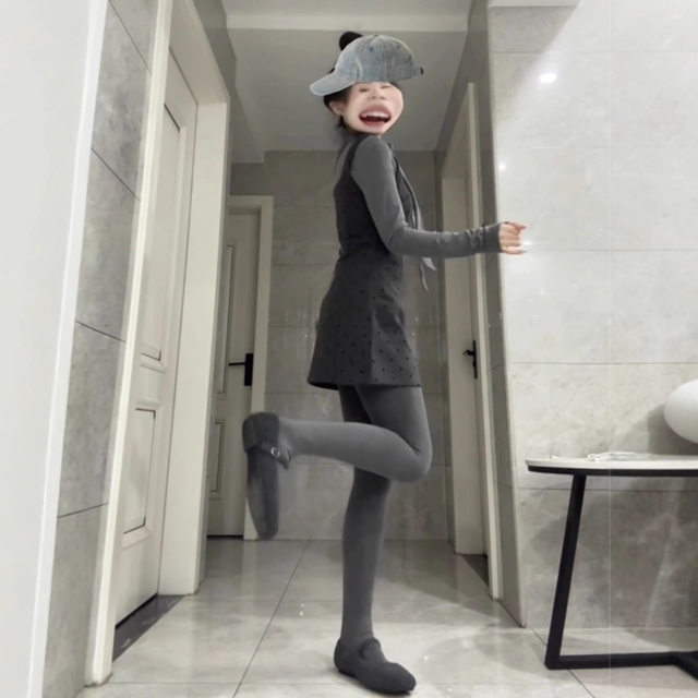 Gray half-high neck long-sleeved T-shirt for women with layered polka dot suspender dress suit thin spring base shirt short skirt
