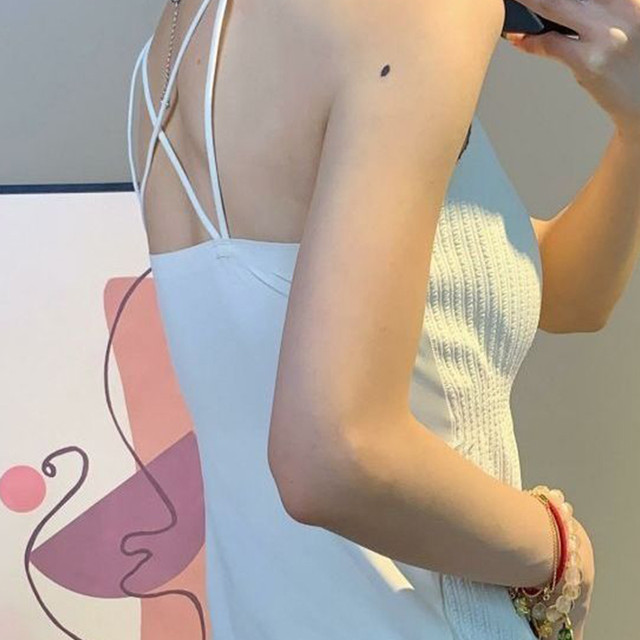 Spring and summer thin bottoming strap inside and outside wearing a beautiful back brake to prevent the light white long versatile top girl
