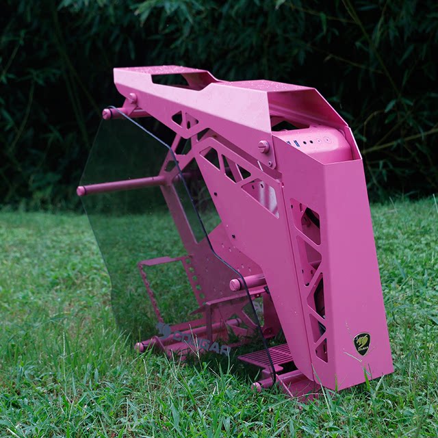 Warcraft MOSE Snowmobile Conqueror open chassis ATX design game assembly desktop computer