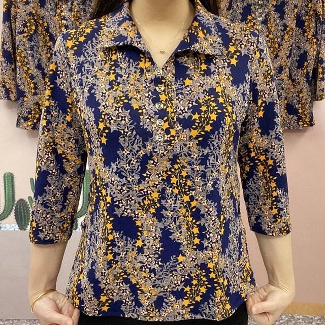 2025 spring and summer new style middle-aged and elderly mothers' outfits are high-end loose large size retro slimming and slimming meat-covering top