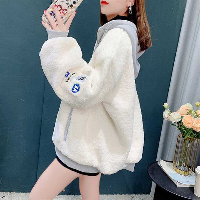 Large size women's autumn and winter 2024 new velvet thickened lamb wool sweatshirt for women's design and fashionable jacket