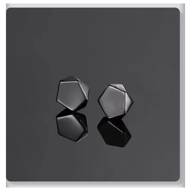 Artistic ear clip silver autumn and winter high-end magnetic ear bone clip men's cool style niche unique non-pierced earrings