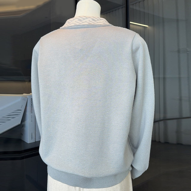 2025 new fashionable and fashionable mother autumn clothes long-sleeved knitted shirt middle-aged and elderly women's spring and autumn sweater base top