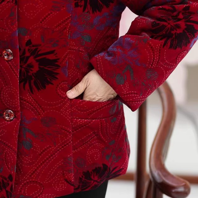Grandma's clothes for the elderly, cotton-padded jackets, middle-aged and elderly winter clothes, women's velvet thickened clothes, wife's and mother's autumn and winter coats