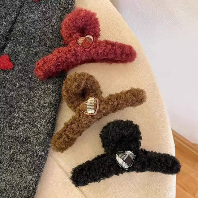 Versatile Love Furry Clip 2025 New Large Hair Clip for Women Back of Head Spring High-end Temperament Shark Clip