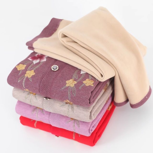 Mother's thermal underwear set with velvet and thickening for middle-aged and elderly women's autumn and winter women's clothes grandma's winter red cardigan