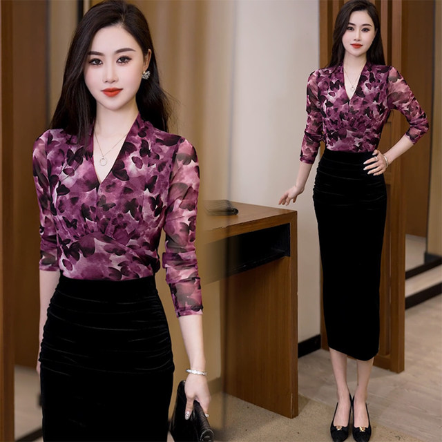 Double-layer mesh printed long-sleeved T-shirt for women in spring and autumn new high-end V-neck base shirt slim-fitting slim top shirt
