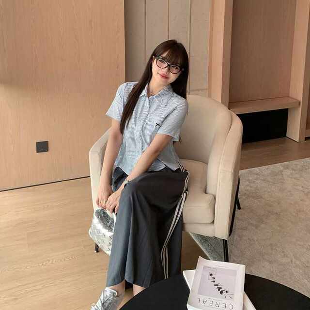 Blue lace striped waist design sense short -sleeved shirt, large size fat MM, thin shirt 63458 strong women's clothing
