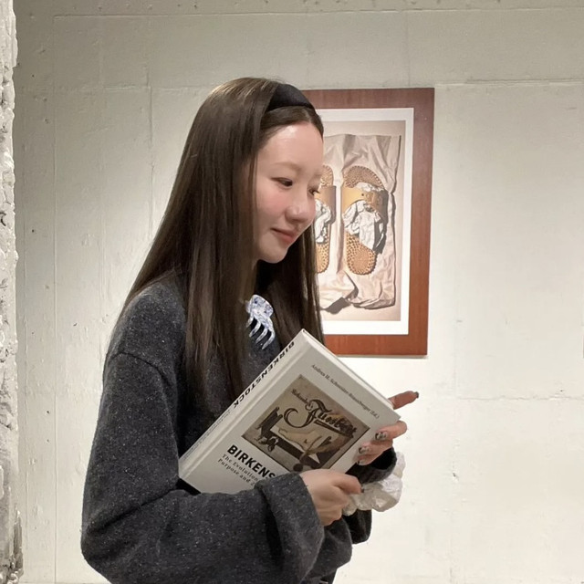 Anna Korean He Jing black thin velvet headband flat autumn and winter high skull face small headband thin pressure hairpin