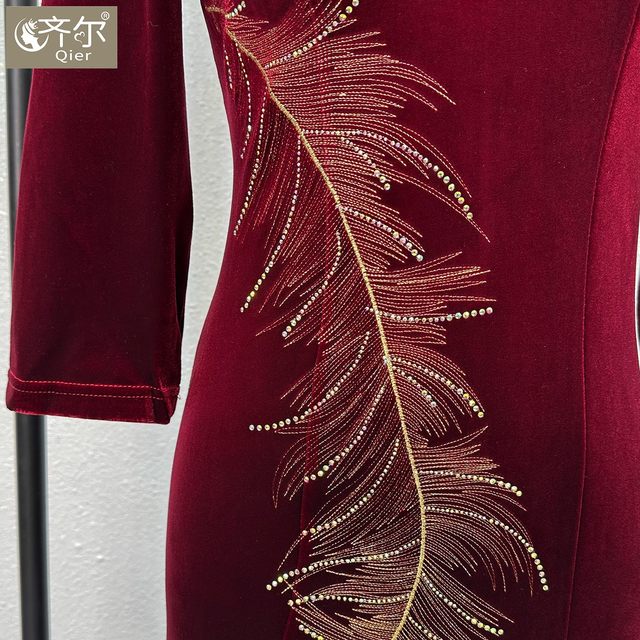 
Extra long fishtail dress, new velvet mother's dress, elegant embroidery heavy industry Xi mother-in-law cheongsam wedding banquet dress