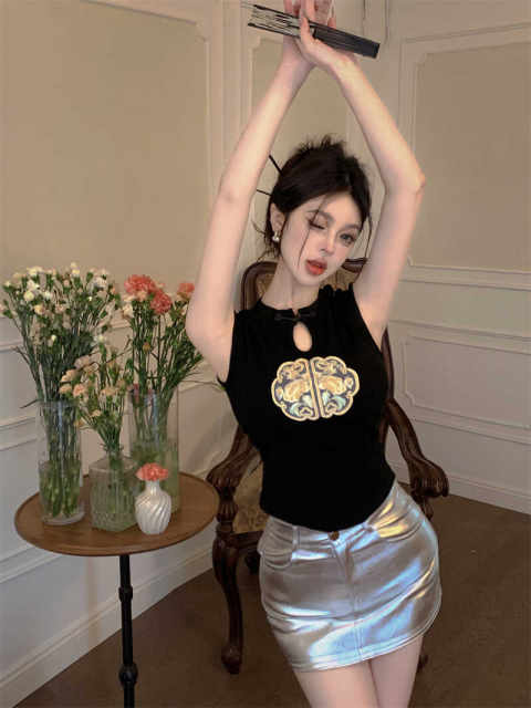 Retro new Chinese embroidery hollow sleeveless T -shirt women's summer slim design sense niche thin black top
