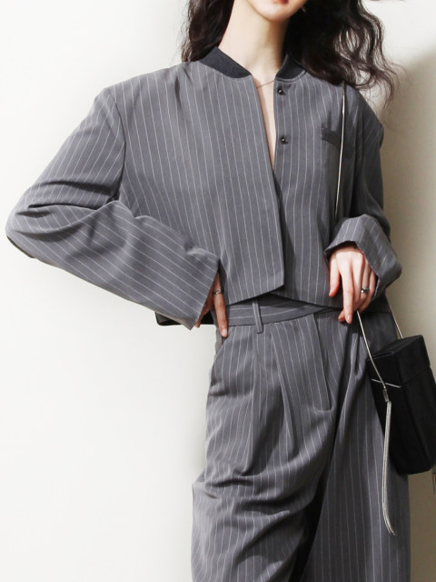 T53 can be equipped with vertical stripes European and American style leisure commute, thin short loose pilot suits suits