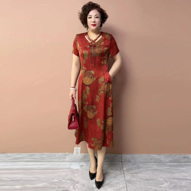 High -end mother short -sleeved silk dresses in summer new V -neck retro seal large size, thin knee long skirt female
