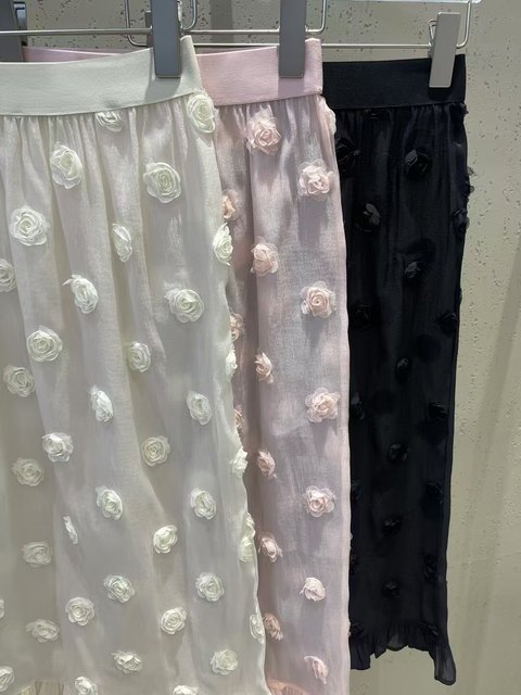 Korea Dongda sweet and atmospheric three-dimensional flower embellishment skirt curtain Korean perspective mesh ruffled straight-tube layered skirt