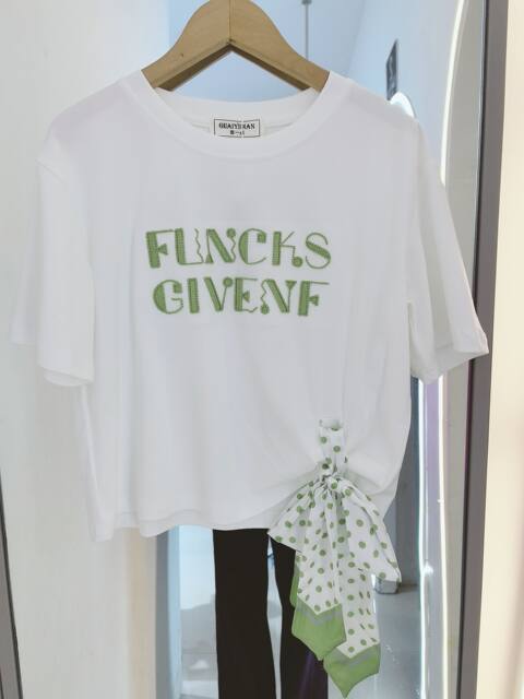 Be good 2025 letter printing white short-sleeved T-shirt for women with slim slim and sweet and spicy top
