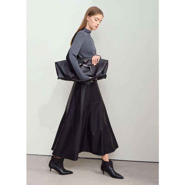 AMII2024 winter new elegant commuting environmentally friendly PU leather skirt feminine A -line skirt skirt skirt skirt

