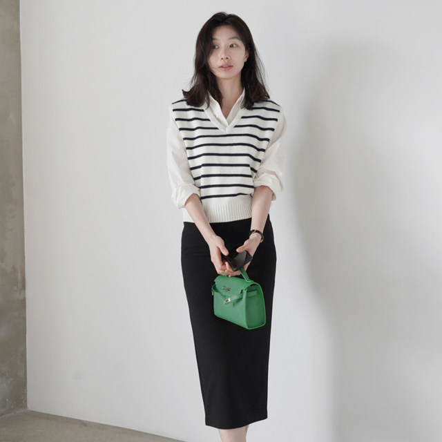 Spot! Korean version of women's spring commuter long skirt solid color simple high waist zipper slit hip-pack skirt G10902
