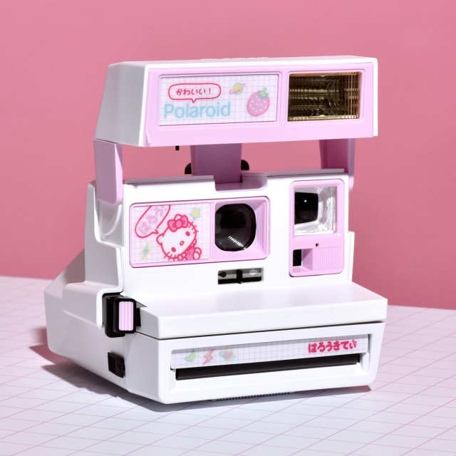 National Bank Warranty Sanrio Polaroid Hello Kitty Strawberry Sweetheart 600 Camera Gift
