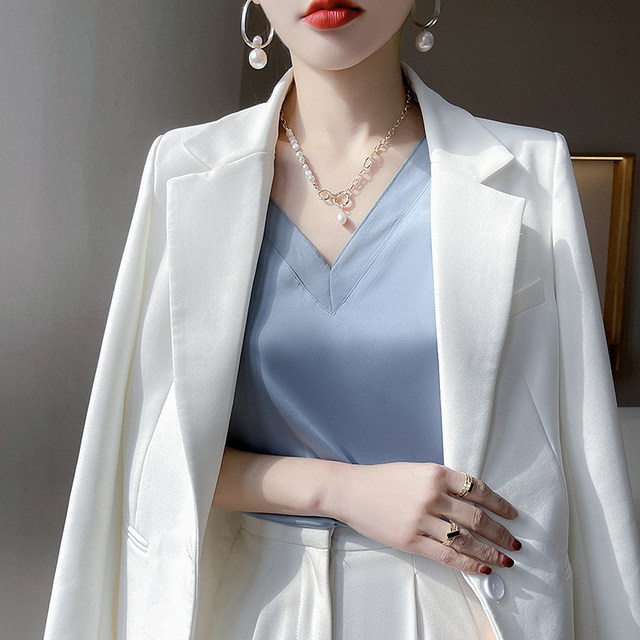 Lace V -neck True Sliging vest Female with a suit in a suit summer fashion, white satin top, large size