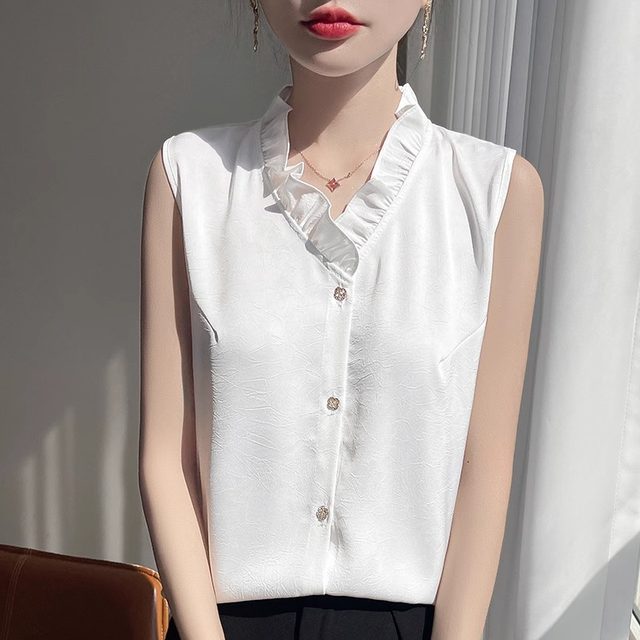 French V-neck shirt, black ears, lace, small fragrant style sleeveless vest base shirt, satin shirt, can be worn on the outside